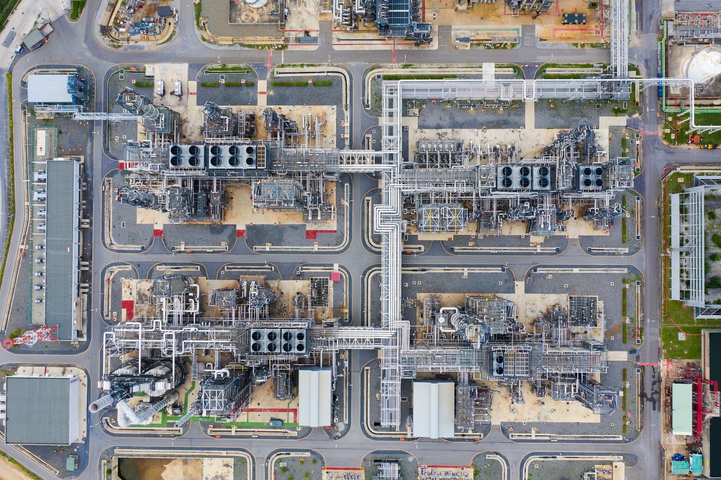 Aerial_view_of_Oil_refinery_plant_and_Chemical_in_industrial_estate