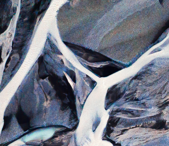 Sulfur dioxide oxidation catalysts used in industrial gas treatment